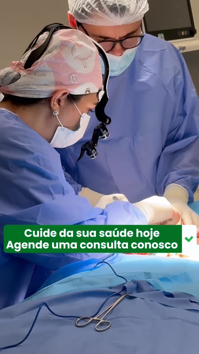 Dra. Fabiana e equipe durante um dia cirúrgico